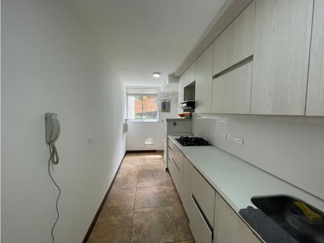 Apartamento de 3 alcobas en venta en El Diamante 2, Envigado, 83 m² · foto 10 de 24