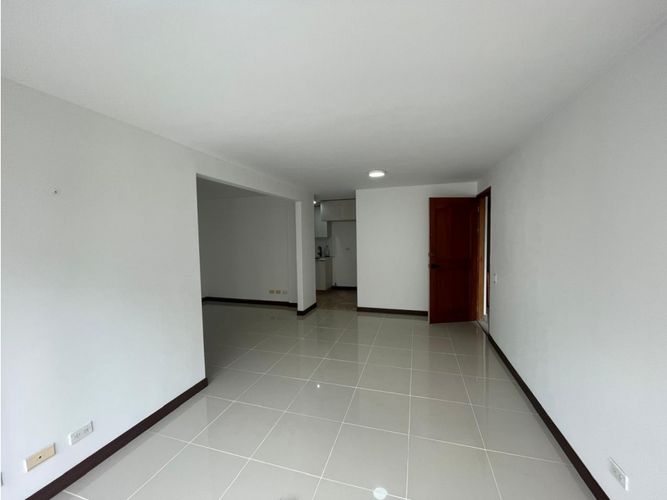 Apartamento de 3 alcobas en venta en El Diamante 2, Envigado, 83 m² · foto 11 de 24