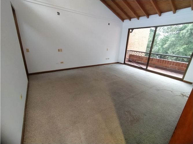 Casa de 5 alcobas en arriendo en San Lucas, Medellín, 320 m² · foto 6 de 24