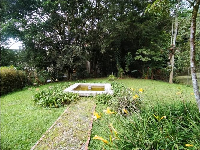 Casa de 5 alcobas en arriendo en San Lucas, Medellín, 320 m² · foto 8 de 24