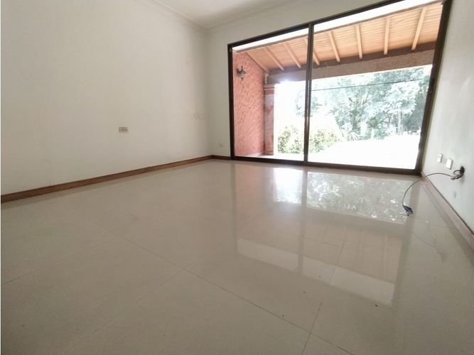Casa de 5 alcobas en arriendo en San Lucas, Medellín, 320 m² · foto 10 de 24