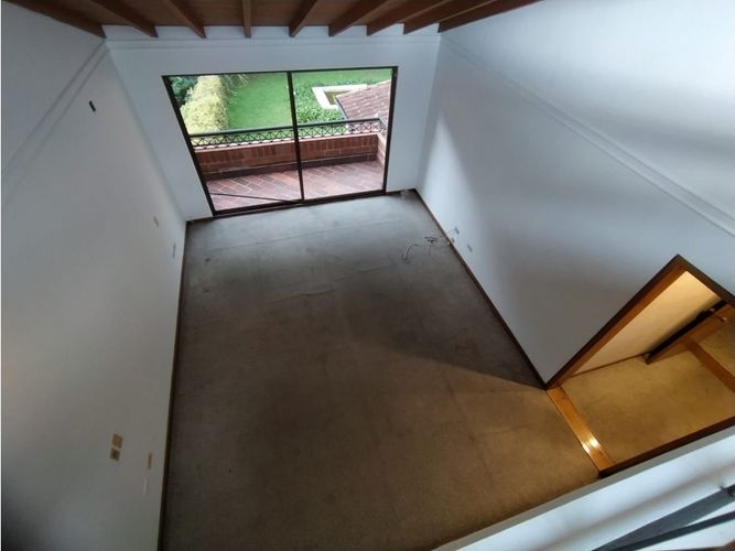 Casa de 5 alcobas en arriendo en San Lucas, Medellín, 320 m² · foto 12 de 24
