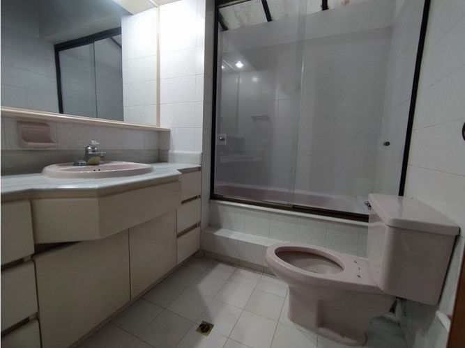 Casa de 5 alcobas en arriendo en San Lucas, Medellín, 320 m² · foto 13 de 24
