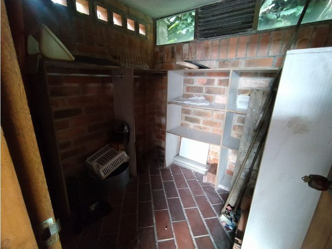 Casa de 5 alcobas en arriendo en San Lucas, Medellín, 320 m² · foto 16 de 24