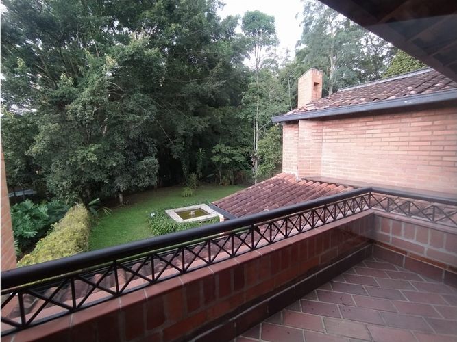 Casa de 5 alcobas en arriendo en San Lucas, Medellín, 320 m² · foto 17 de 24