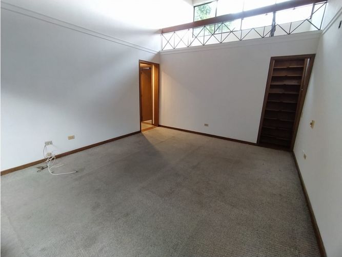 Casa de 5 alcobas en arriendo en San Lucas, Medellín, 320 m² · foto 18 de 24