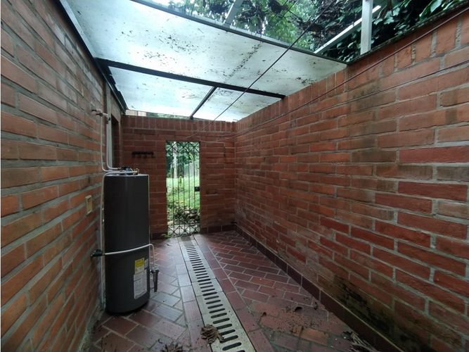 Casa de 5 alcobas en arriendo en San Lucas, Medellín, 320 m² · foto 21 de 24