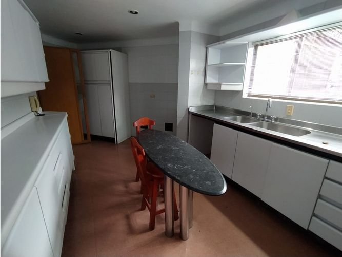 Casa de 5 alcobas en arriendo en San Lucas, Medellín, 320 m² · foto 22 de 24