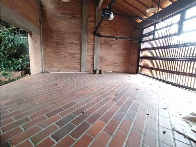 Casa de 5 alcobas en arriendo en San Lucas, Medellín, 320 m² · foto 24 de 24