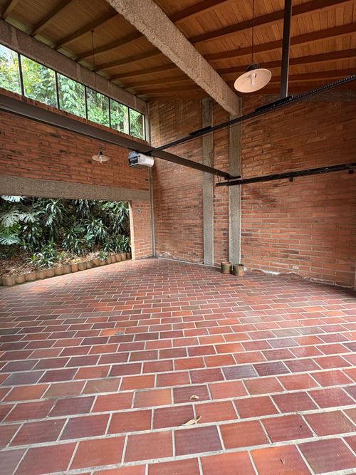 Casa de 4 alcobas en arriendo en Urbanización Las Cumbres, Medellín, 371 m² · foto 4 de 20