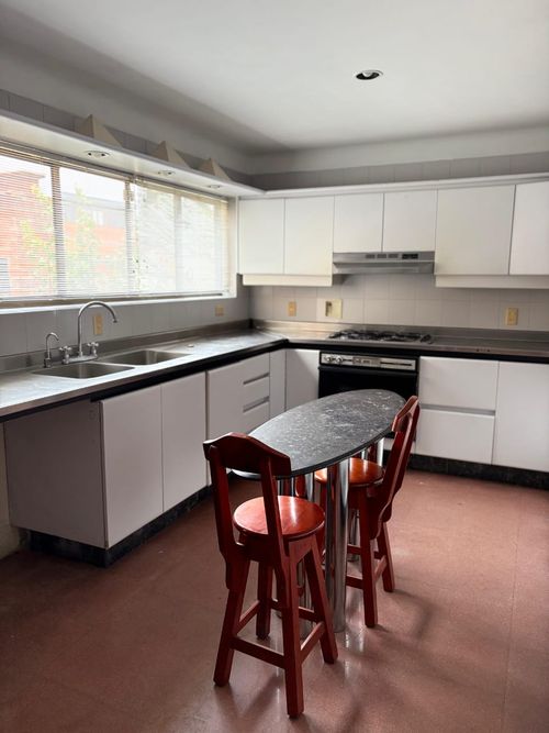Casa de 4 alcobas en arriendo en Urbanización Las Cumbres, Medellín, 371 m² · foto 5 de 20