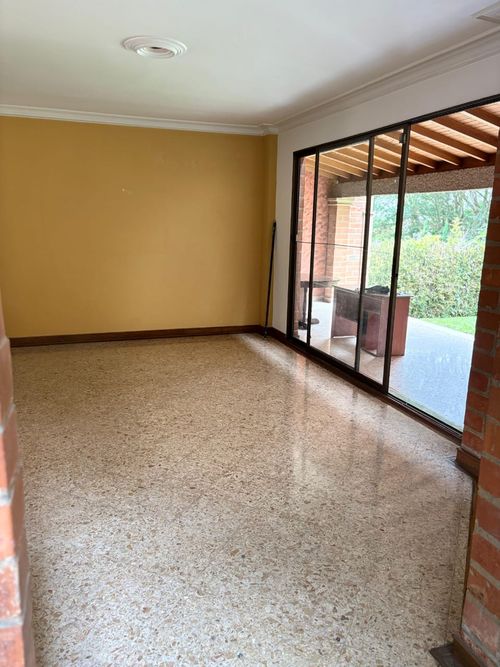 Casa de 4 alcobas en arriendo en Urbanización Las Cumbres, Medellín, 371 m² · foto 9 de 20