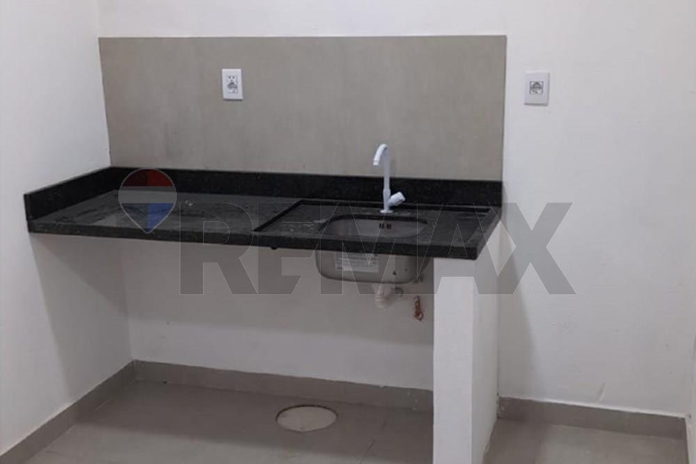 Alquilo Depósito con oficina y amplio Showroom. A estrenar — foto 2