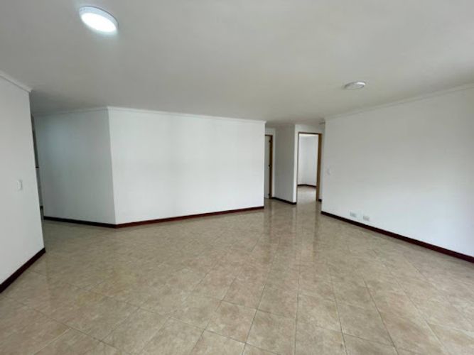 Apartamento en arriendo en La Florida, Medellín · foto 3 de 18