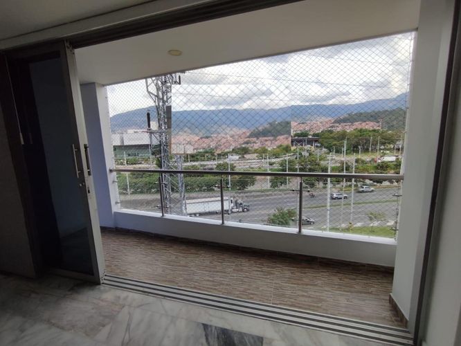 Apartamento de 3 alcobas en arriendo en Laureles, Medellín, 120 m² · foto 3 de 20