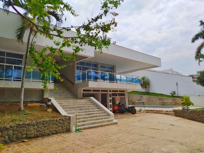 Casa de 5 alcobas en venta en Ciudad Jardin, Cali, 1615 m² · foto 2 de 16