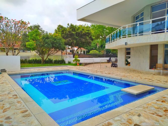 Casa de 5 alcobas en venta en Ciudad Jardin, Cali, 1615 m² · foto 3 de 16