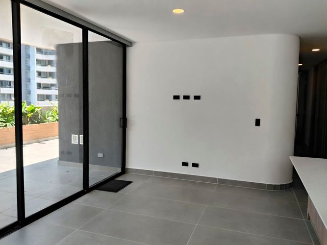 Apartamento de 3 alcobas en arriendo en El Poblado, Medellín, 133 m² · foto 3 de 19