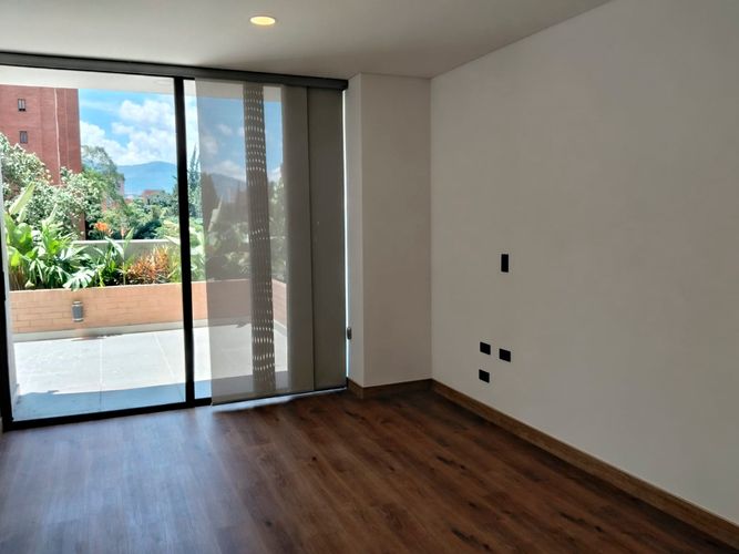 Apartamento de 3 alcobas en arriendo en El Poblado, Medellín, 133 m² · foto 2 de 19