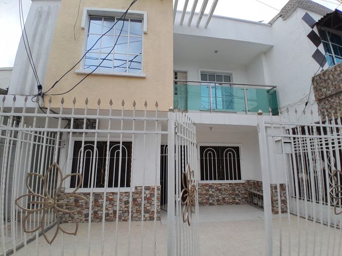 Casa de 8 alcobas en venta en Las Margaritas, Soledad, 180 m² · foto 1 de 24