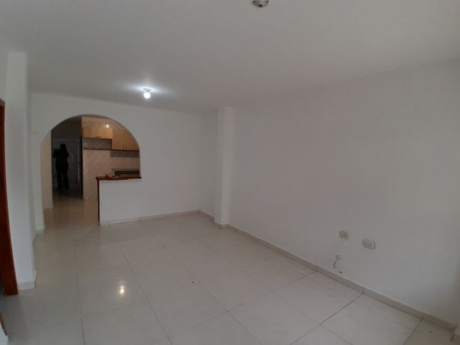 Casa de 8 alcobas en venta en Las Margaritas, Soledad, 180 m² · foto 2 de 24