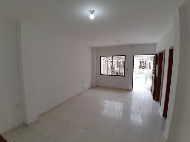 Casa de 8 alcobas en venta en Las Margaritas, Soledad, 180 m² · foto 3 de 24