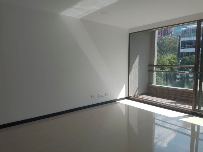 Apartamento de 3 alcobas en arriendo en El Poblado, Medellín, 79 m² · foto 3 de 17