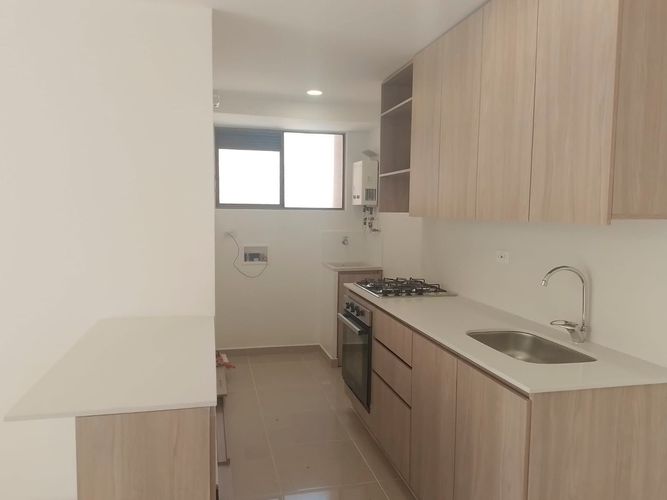 Apartamento de 3 alcobas en arriendo en El Poblado, Medellín, 79 m² · foto 5 de 17