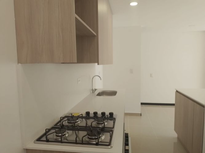 Apartamento de 3 alcobas en arriendo en El Poblado, Medellín, 79 m² · foto 4 de 17