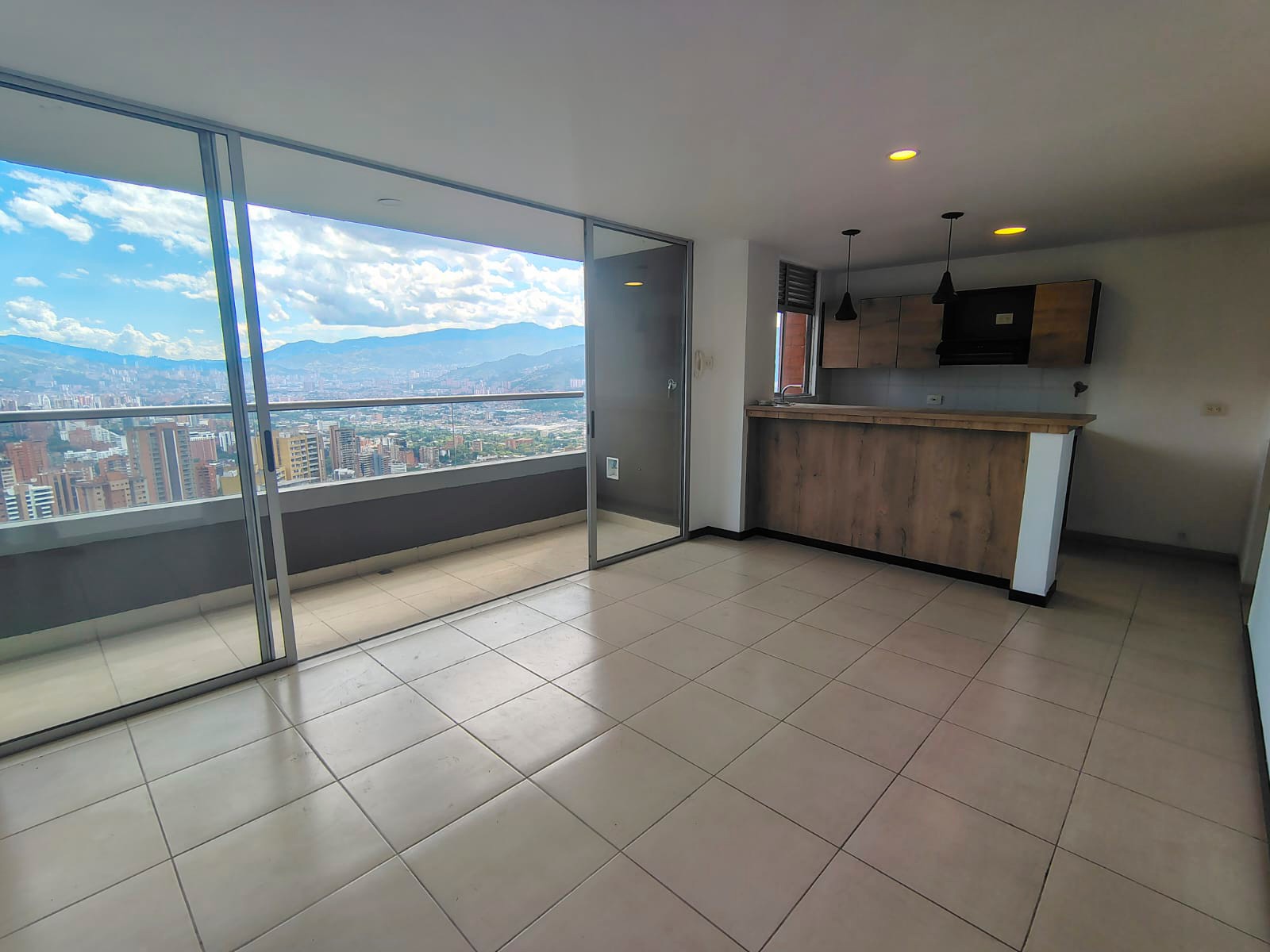 Apartamento en arriendo en El Poblado, Medellín · foto 2 de 15