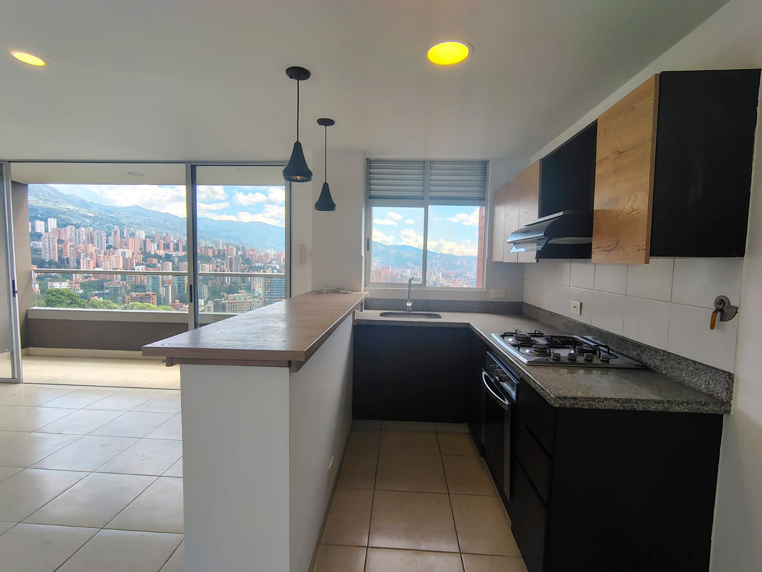 Apartamento en arriendo en El Poblado, Medellín · foto 3 de 15