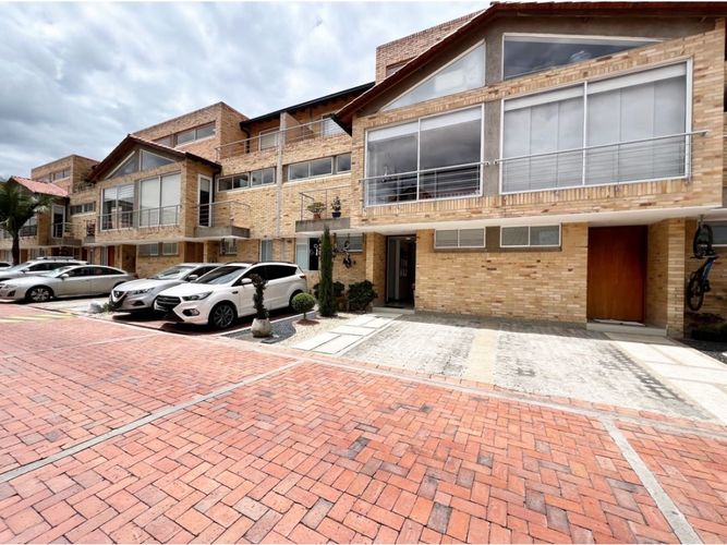 Casa de 3 alcobas en venta en Ub La Virginia, Chía, 178 m² · foto 2 de 24