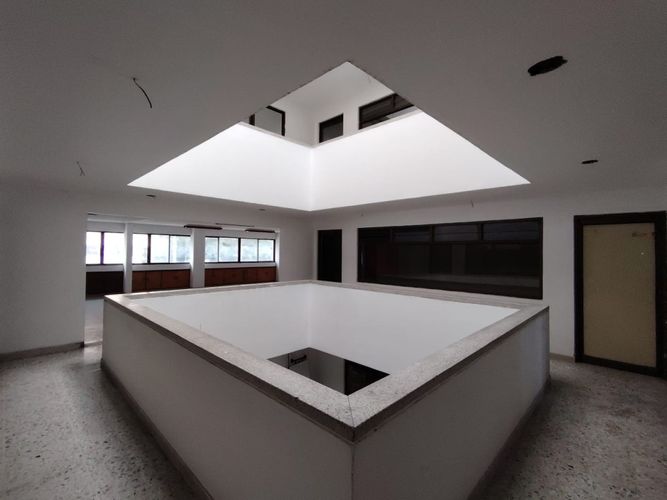 Edificio en arriendo en Santa Rosa, Cali, 900 m² · foto 2 de 9