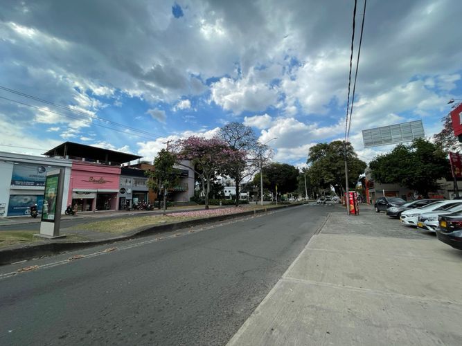 Local en arriendo en Los Cambulos, Cali, 200 m² · foto 2 de 24