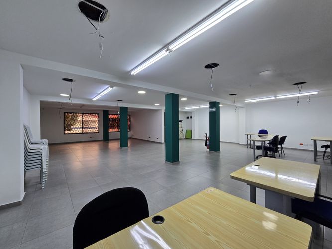 Edificio en venta en San Vicente, Cali, 695 m² · foto 2 de 22