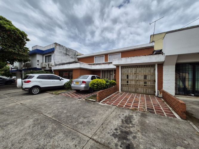 Casa de 5 alcobas en venta en La Flora, Cali, 400 m² · foto 2 de 22