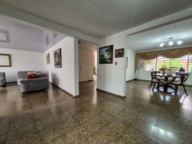 Casa de 5 alcobas en venta en La Flora, Cali, 400 m² · foto 3 de 22