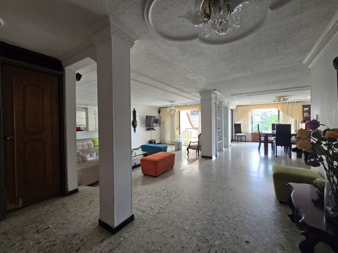 Apartamento de 4 alcobas en venta en Tejares Cristales, Cali, 212 m² · foto 3 de 21