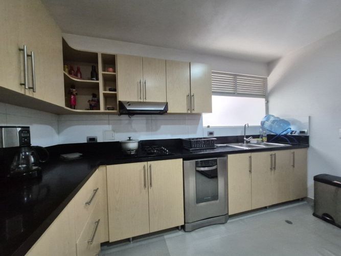 Apartamento de 3 alcobas en venta en Ciudad Jardin, Cali, 200 m² · foto 8 de 24