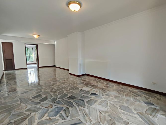 Apartamento de 2 alcobas en venta en Granada, Cali, 110 m² · foto 7 de 24