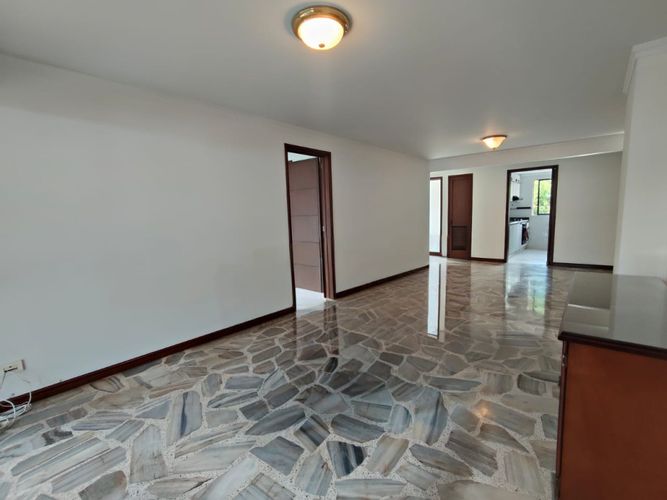 Apartamento de 2 alcobas en venta en Granada, Cali, 110 m² · foto 8 de 24