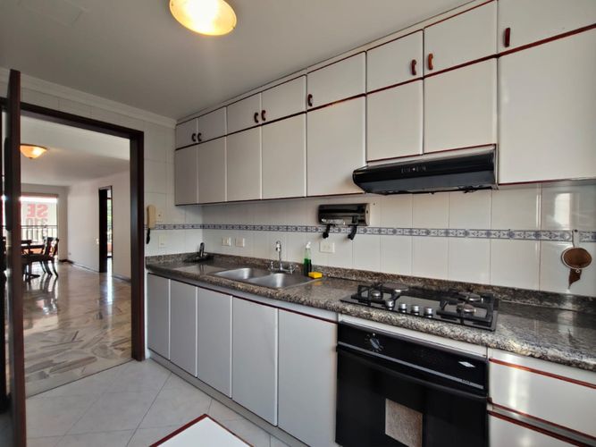 Apartamento de 2 alcobas en venta en Granada, Cali, 110 m² · foto 11 de 24