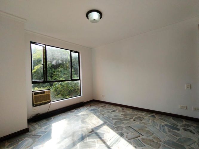 Apartamento de 2 alcobas en venta en Granada, Cali, 110 m² · foto 13 de 24