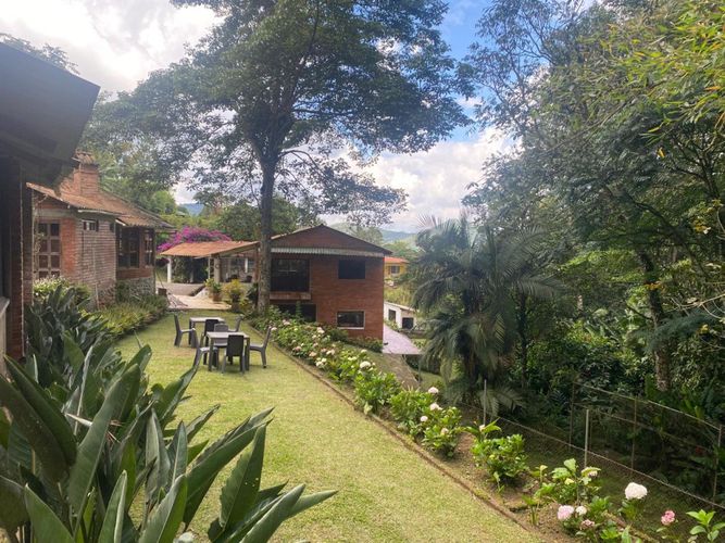Casa de 4 alcobas en venta en La Elvira, Cali, 406 m² · foto 1 de 12