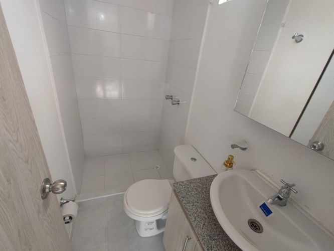 Apartamento de 2 alcobas en venta en Arroyohondo, Yumbo, 51 m² · foto 10 de 16