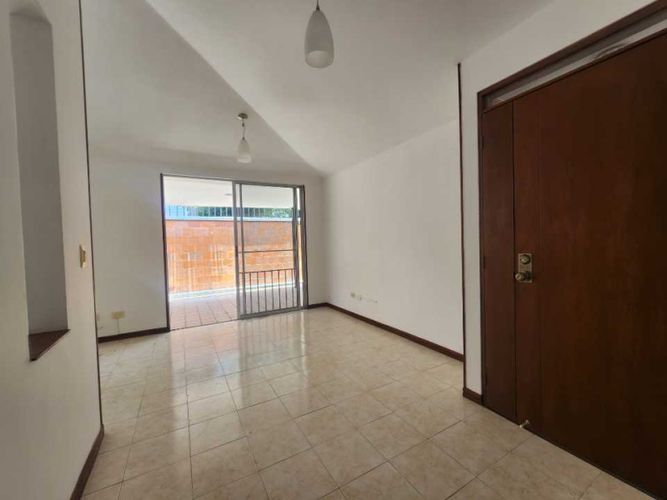 Casa de 3 alcobas en venta en El Castillo, Jamundí, 180 m² · foto 3 de 24