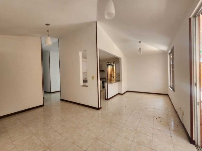 Casa de 3 alcobas en venta en El Castillo, Jamundí, 180 m² · foto 6 de 24
