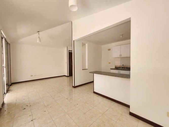 Casa de 3 alcobas en venta en El Castillo, Jamundí, 180 m² · foto 7 de 24
