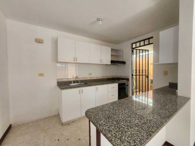 Casa de 3 alcobas en venta en El Castillo, Jamundí, 180 m² · foto 8 de 24