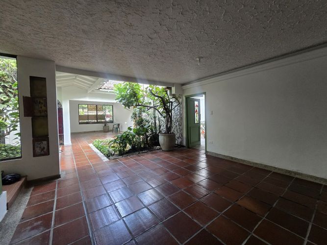 Casa de 3 alcobas en venta en La Flora, Cali, 280 m² · foto 7 de 24